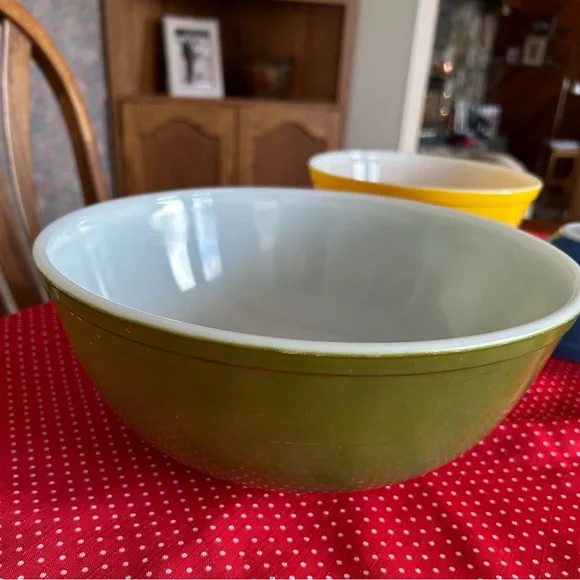 Vibrant Pyrex Mixing Bowl Set - Picture 5 of 8